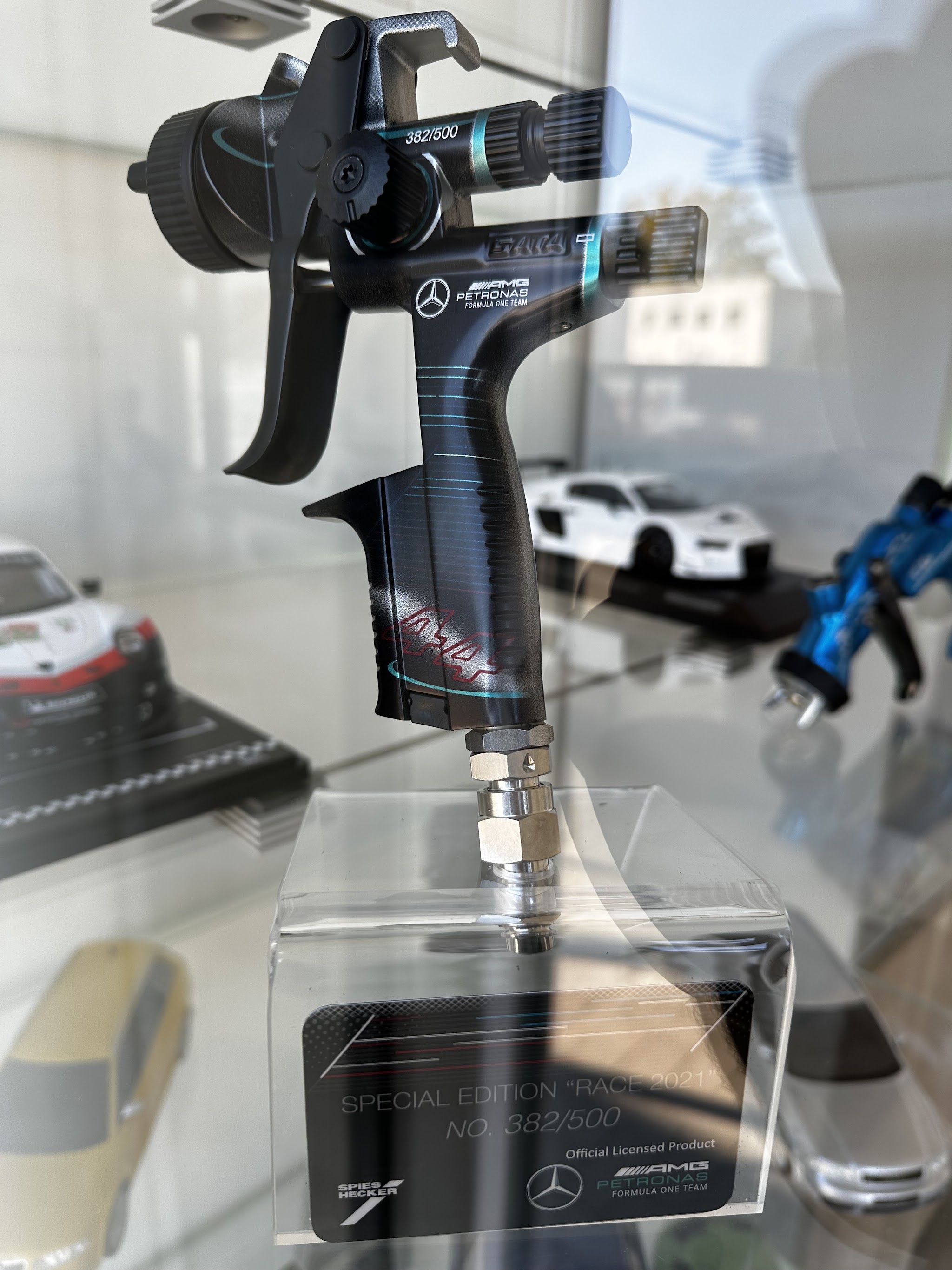 Lackierpistole Special Edition Race 2021 aus der Vitrine der Werkstatt